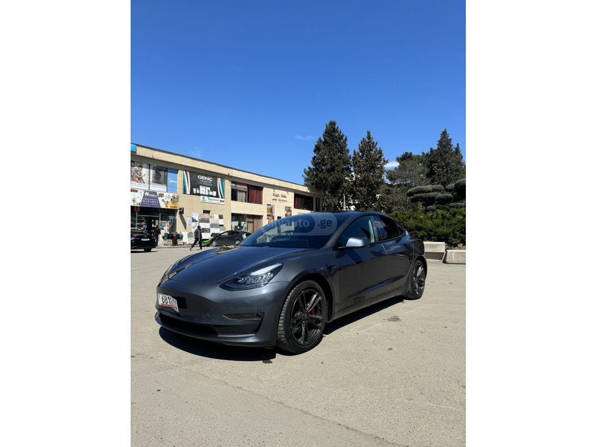 Tesla Model 3 - фото 1