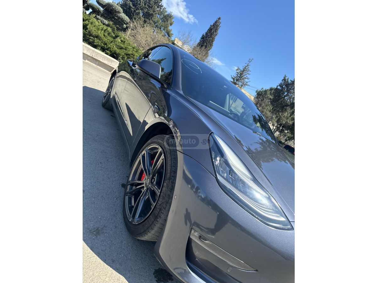 Tesla Model 3 - фото 10