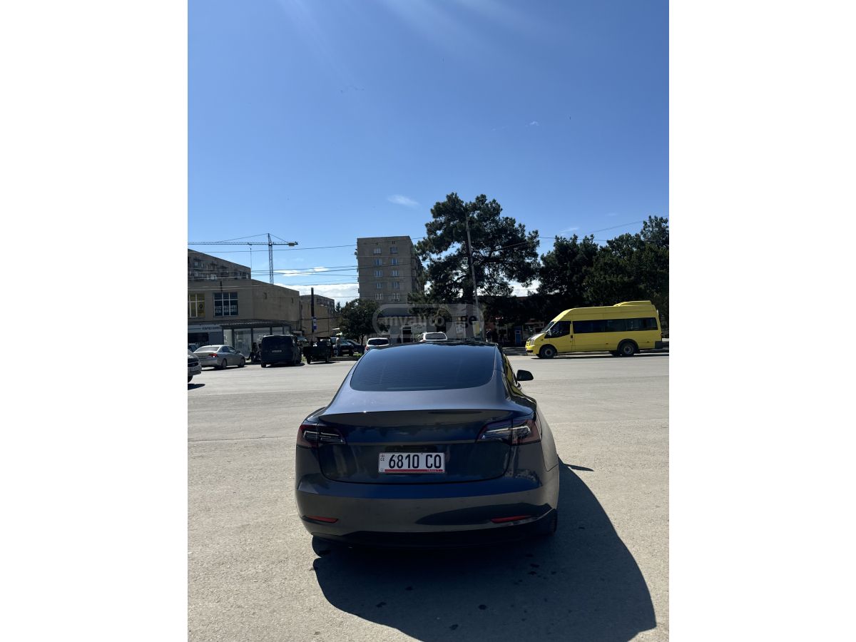 Tesla Model 3 - фото 12