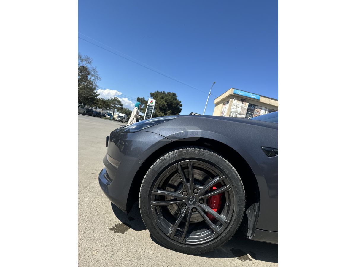Tesla Model 3 - фото 5