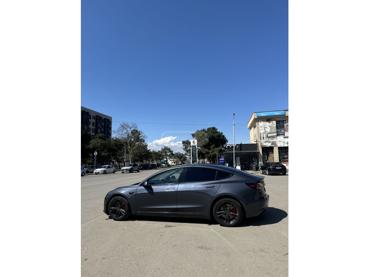 Tesla Model 3 - фото 9