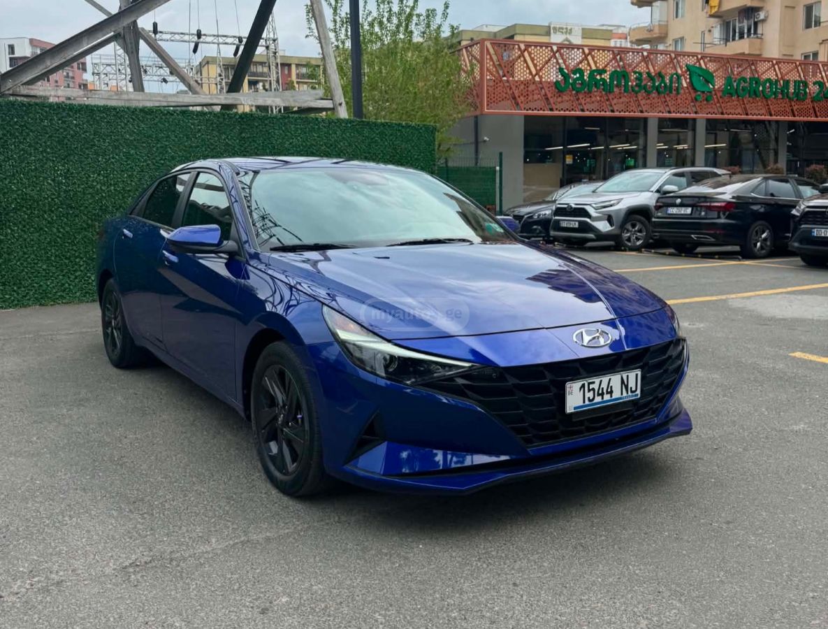 Hyundai Elantra - фото 1