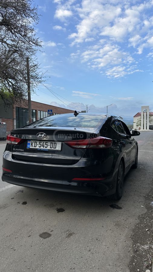 Hyundai Elantra - фото 3