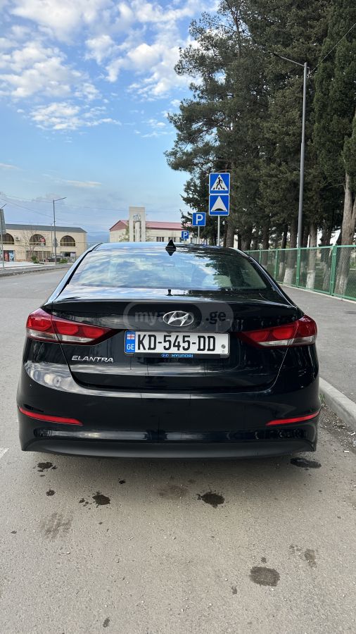 Hyundai Elantra - фото 4
