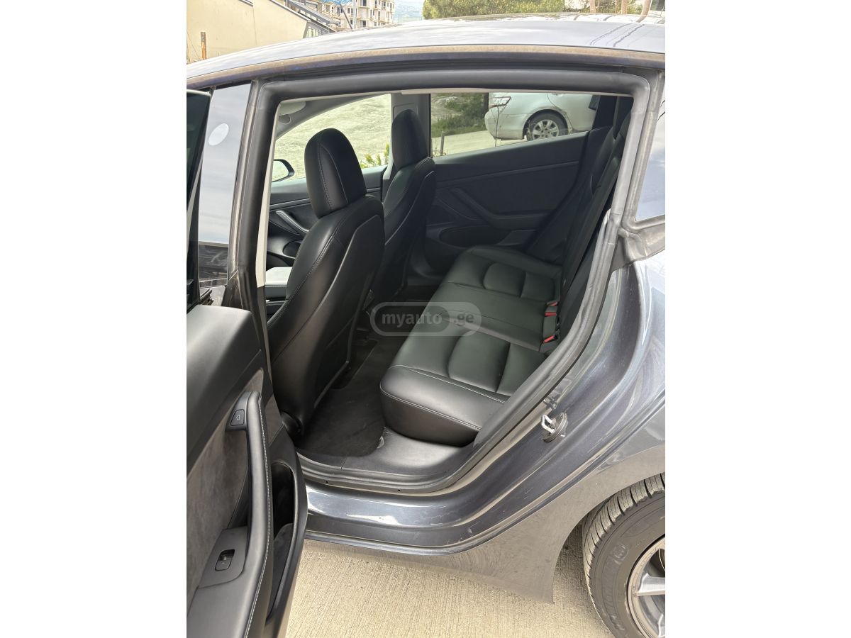 Tesla Model 3 - фото 10