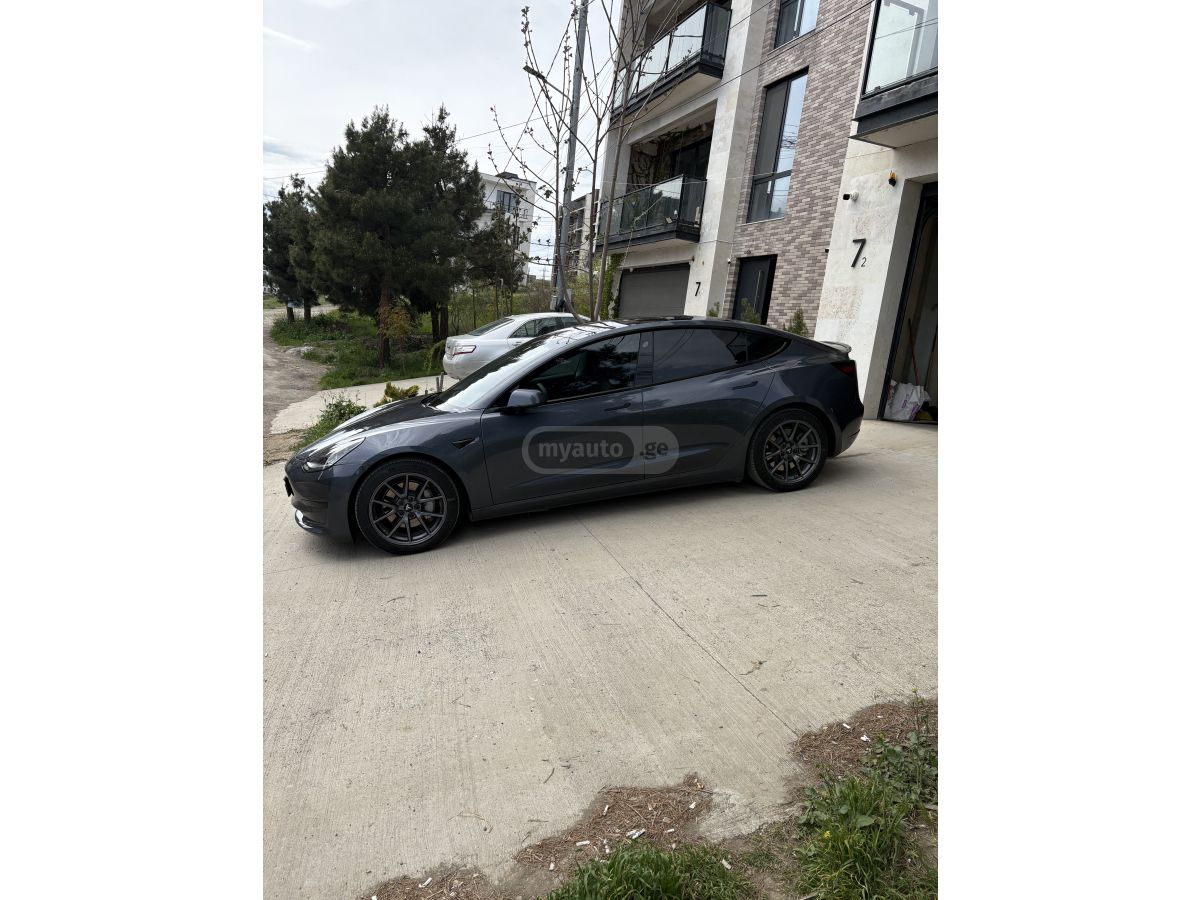 Tesla Model 3 - фото 2