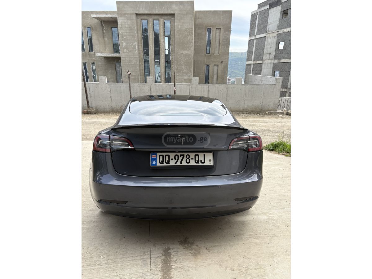 Tesla Model 3 - фото 5