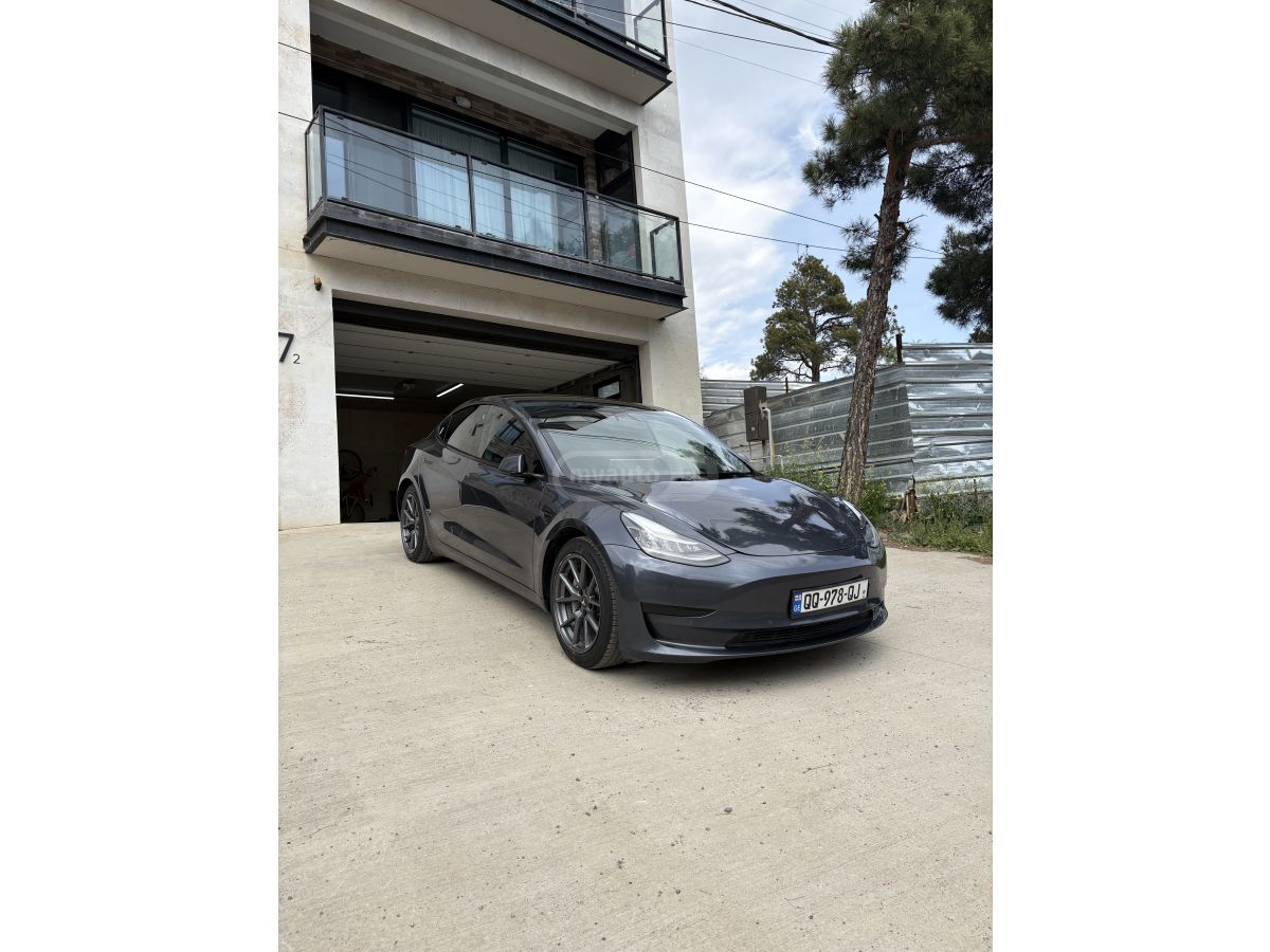 Tesla Model 3 - фото 6