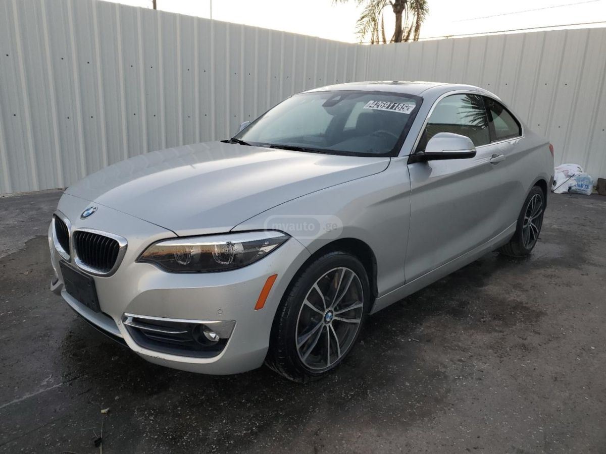 BMW 230i - фото 1