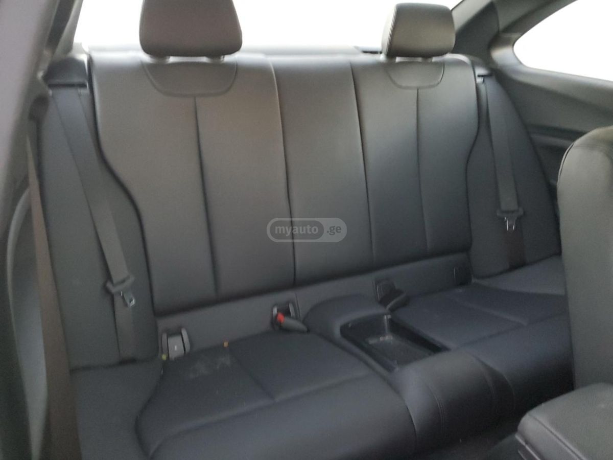 BMW 230i - фото 8