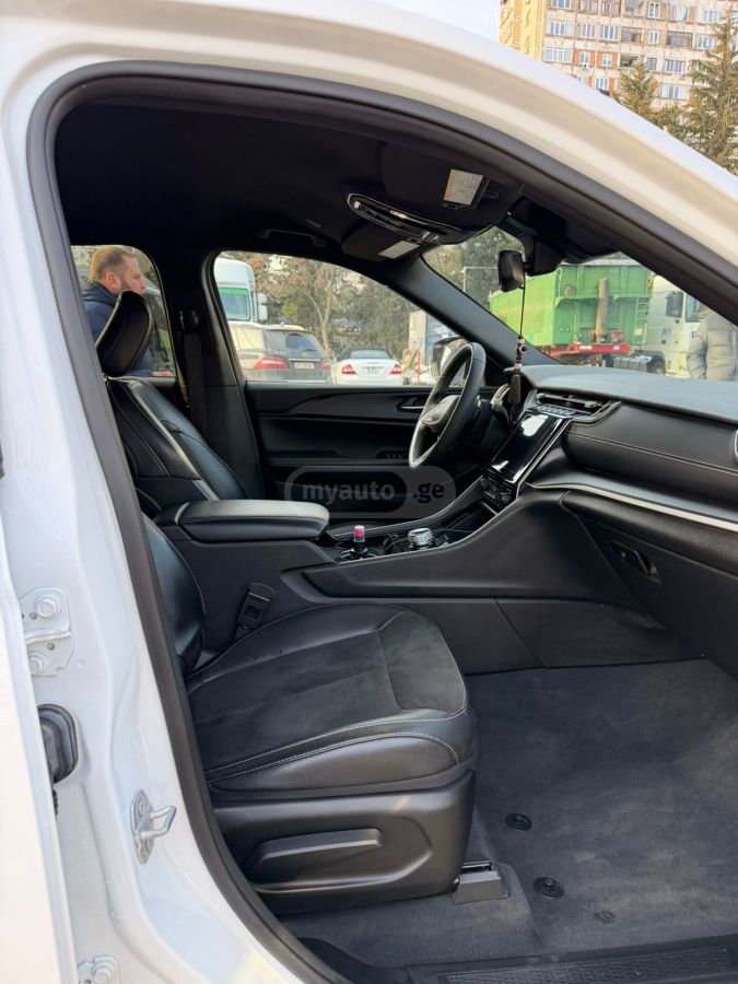Jeep Grand Cherokee - фото 11
