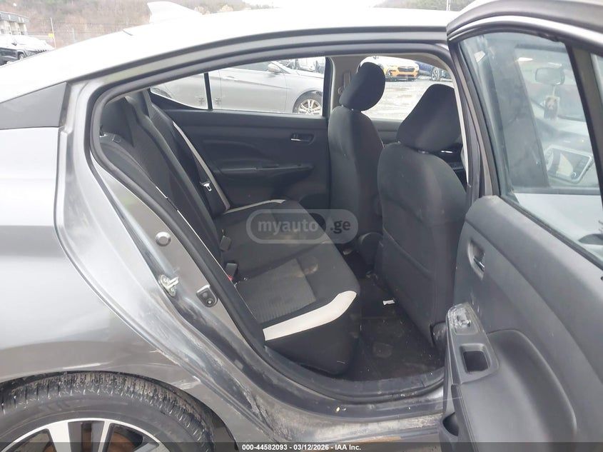 Nissan Versa - фото 8