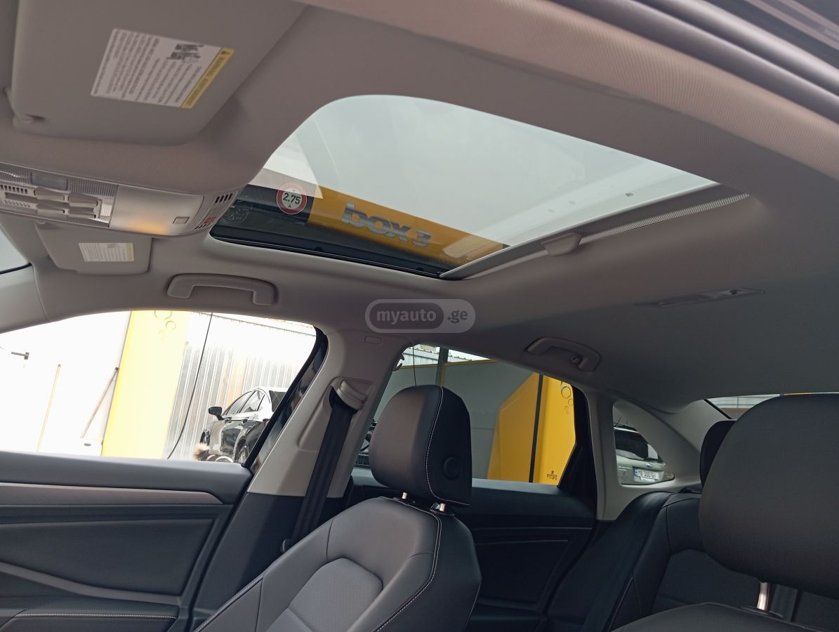 Volkswagen Jetta - фото 12