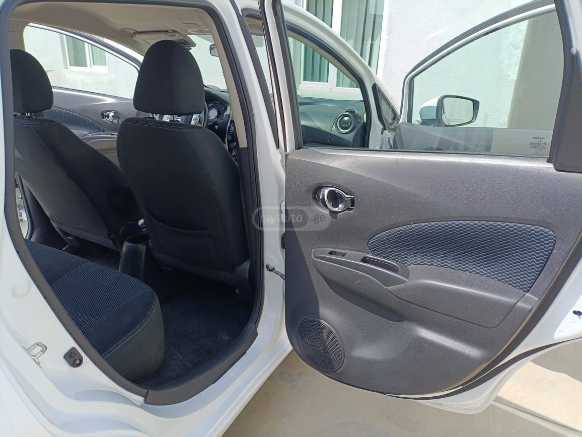 Nissan Versa - фото 3