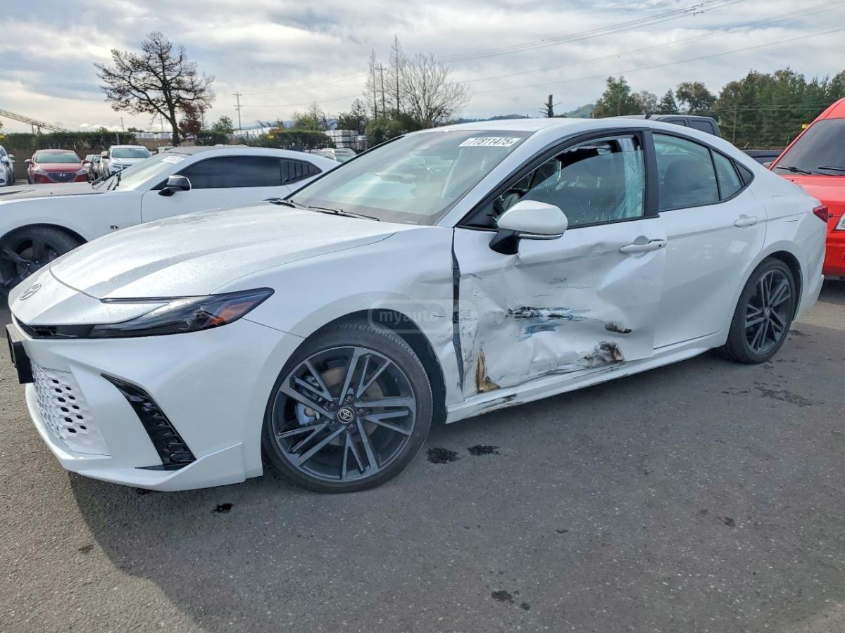 Toyota Camry - фото 2
