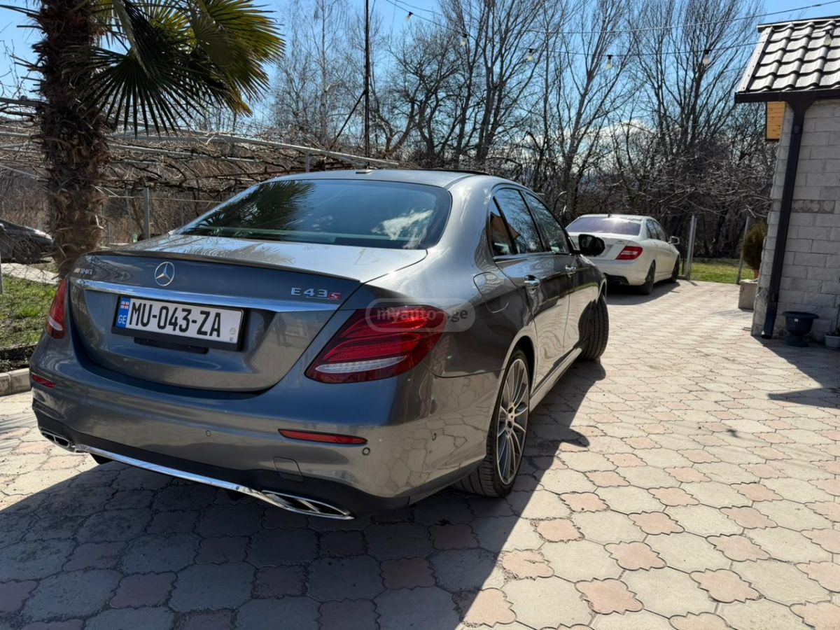 Mercedes-Benz E43 AMG - фото 4