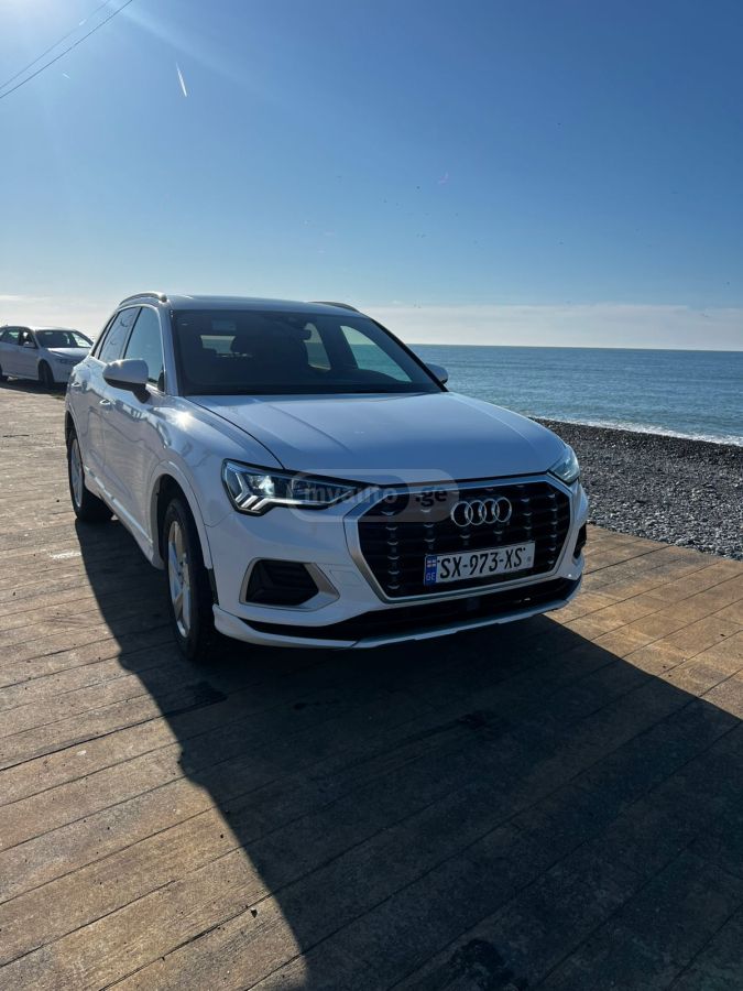 Audi Q3 - фото 1