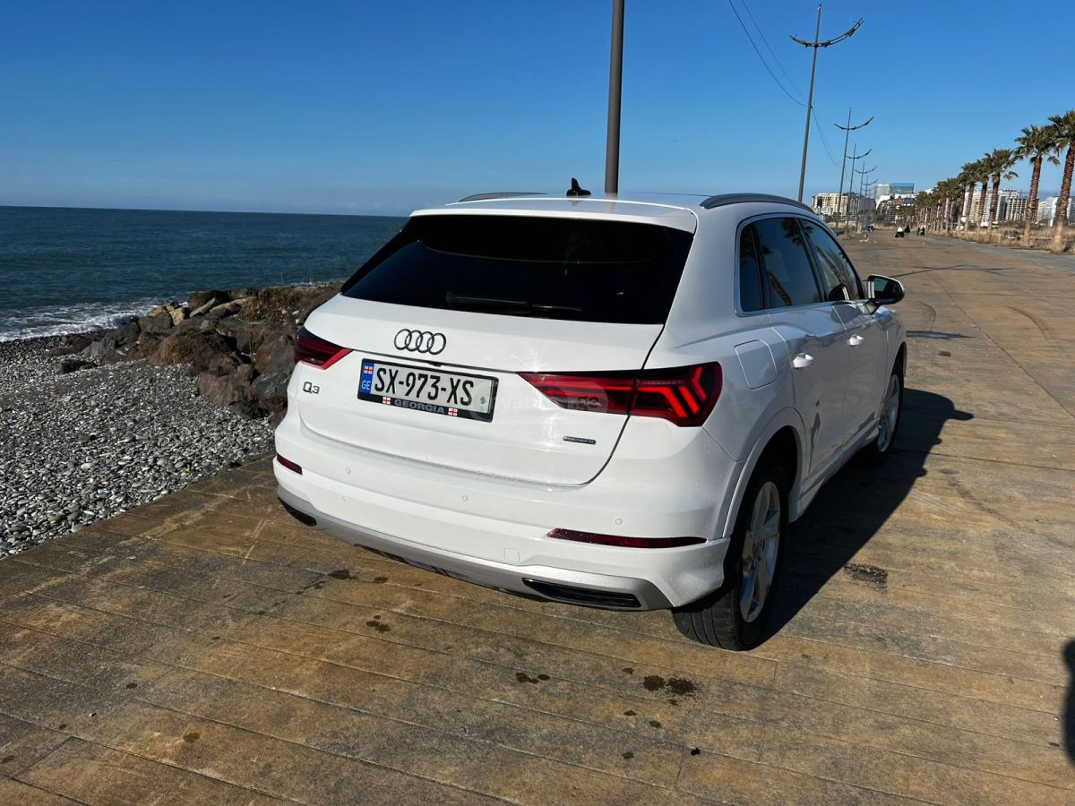 Audi Q3 - фото 8