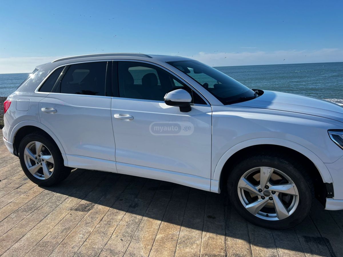 Audi Q3 - фото 9