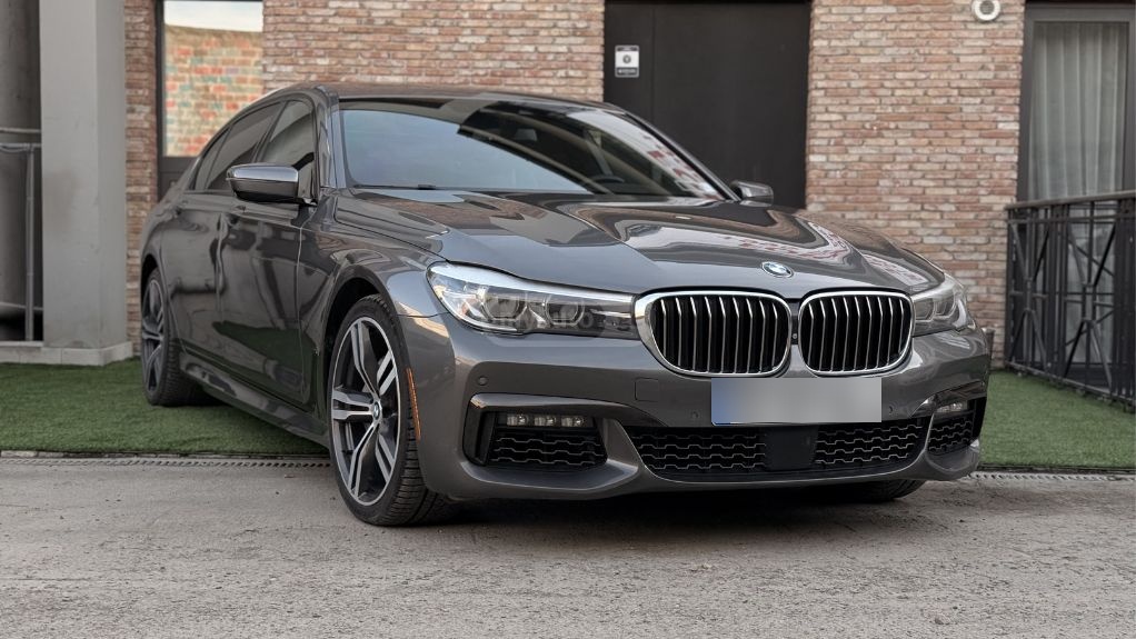 BMW 740 - фото 1