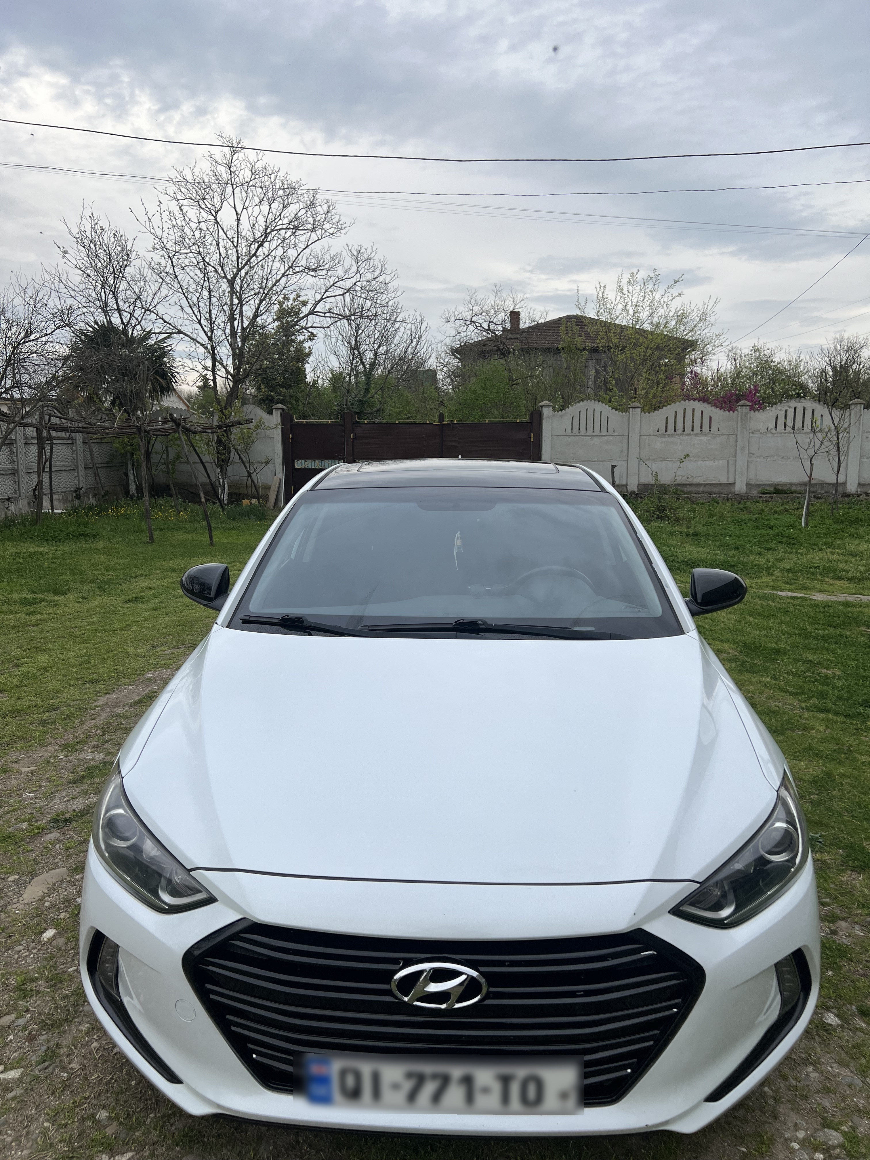 Hyundai Elantra - фото 1