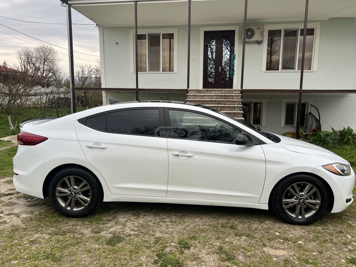 Hyundai Elantra - фото 10