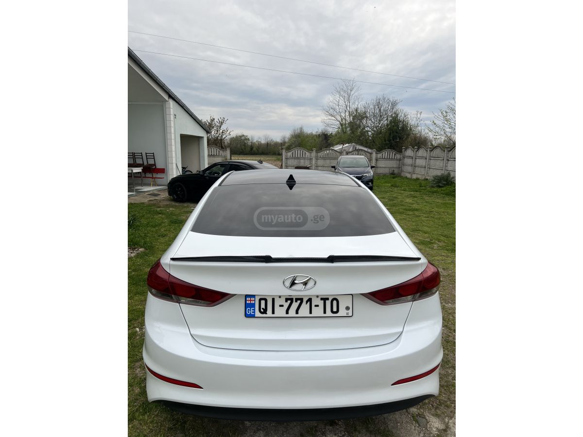 Hyundai Elantra - фото 12