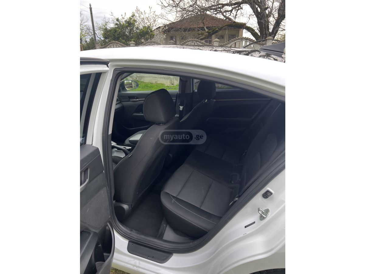 Hyundai Elantra - фото 14
