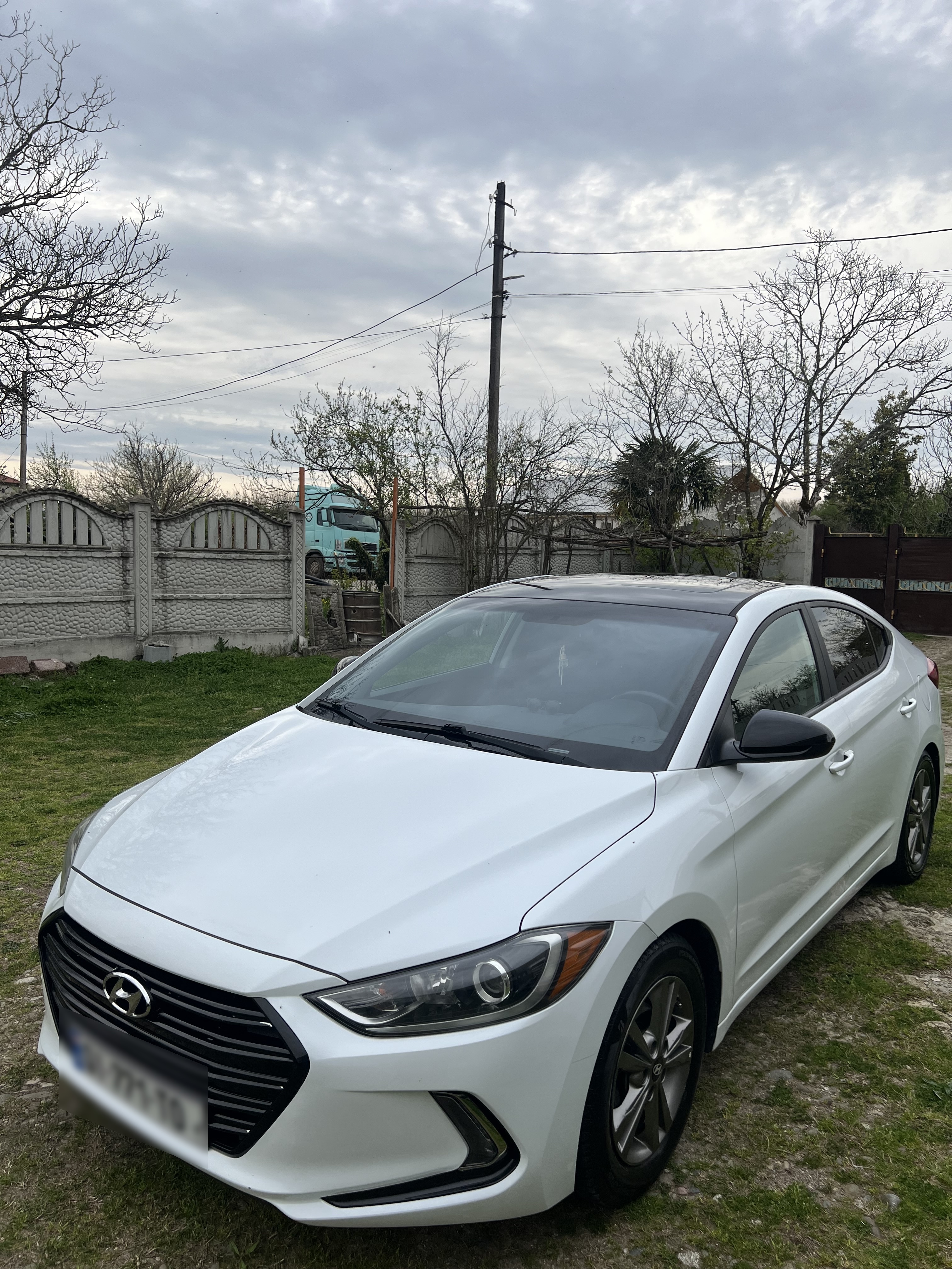 Hyundai Elantra - фото 2