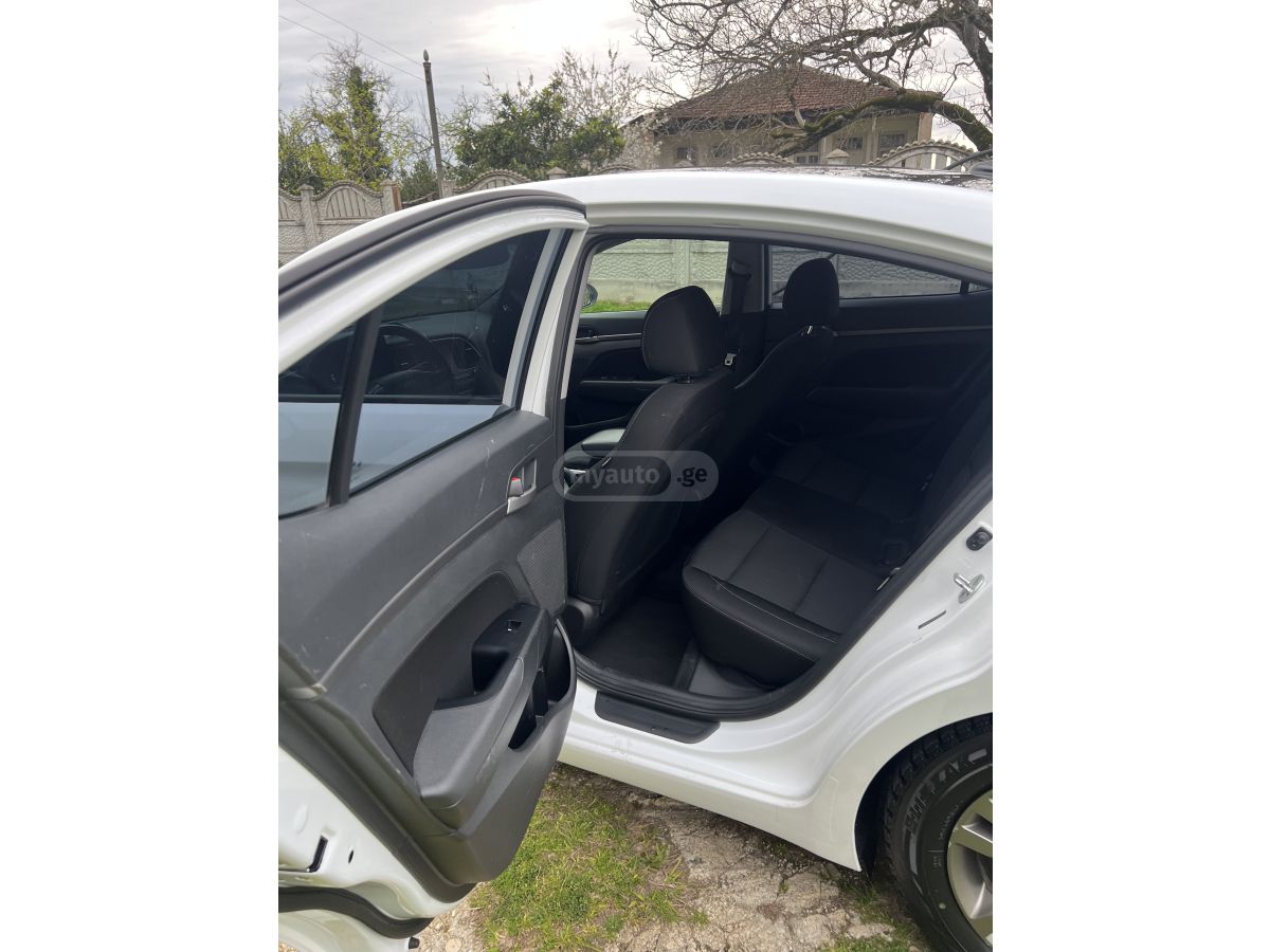 Hyundai Elantra - фото 8