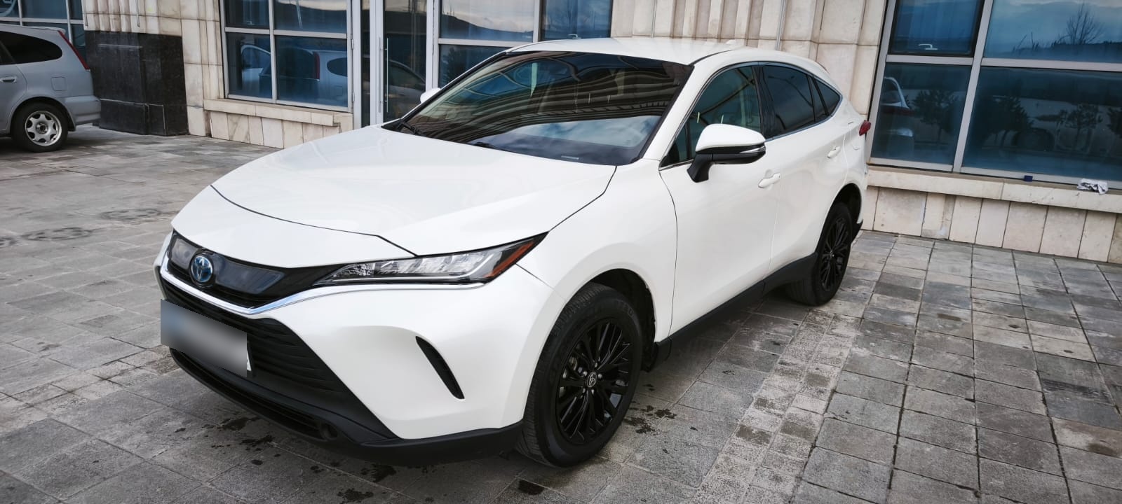 Toyota LE 4dr All-Wheel Drive CVT — миниатюра 2