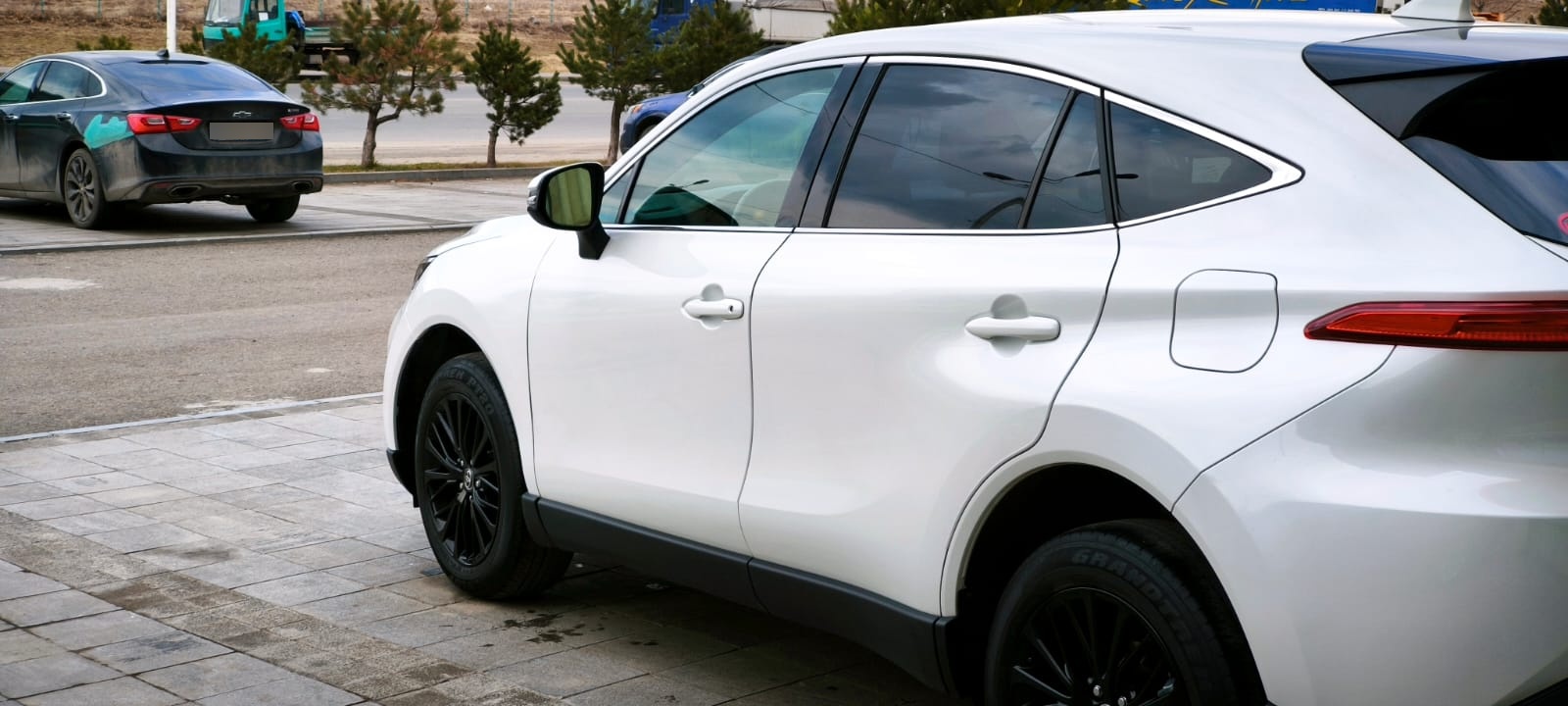 Toyota LE 4dr All-Wheel Drive CVT — миниатюра 6