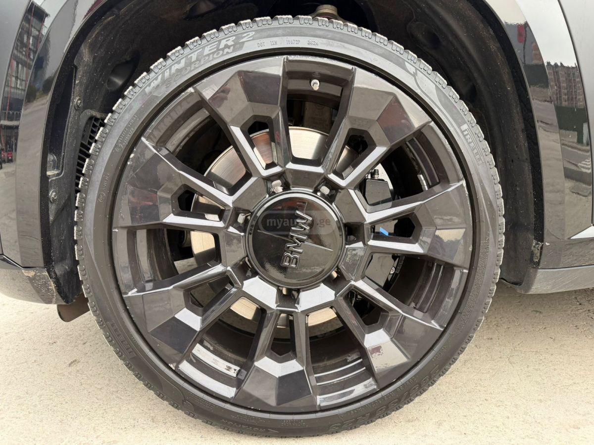 BMW XM Base 4dr All-Wheel Drive Sport 2023 — миниатюра 12