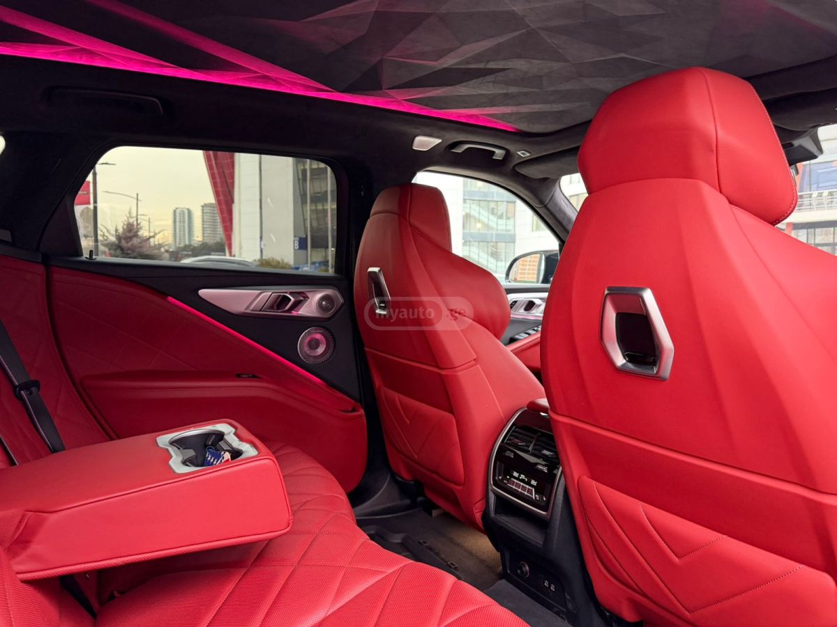 BMW XM Base 4dr All-Wheel Drive Sport 2023 — миниатюра 9