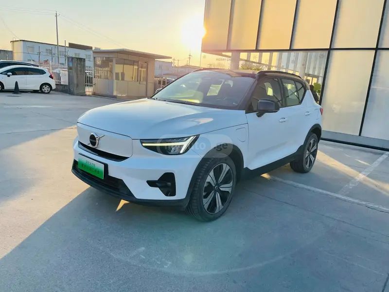 Volvo XC 40 2023 — миниатюра 1