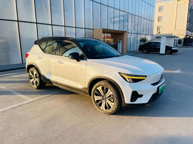 Volvo XC 40 2023 — миниатюра 3