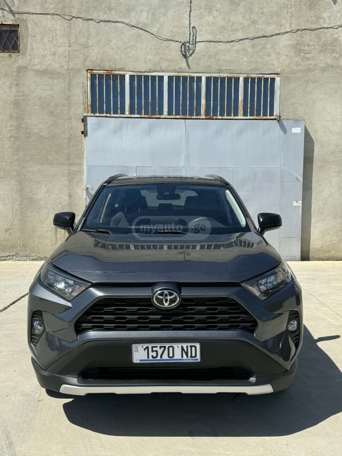 Toyota RAV 4 - фото 1