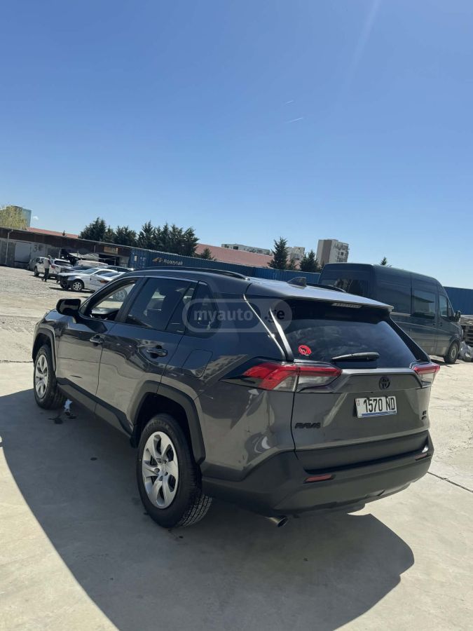 Toyota RAV 4 - фото 3