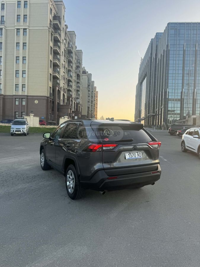 Toyota RAV 4 - фото 5