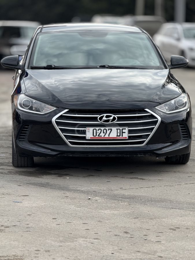 Hyundai Elantra - фото 1