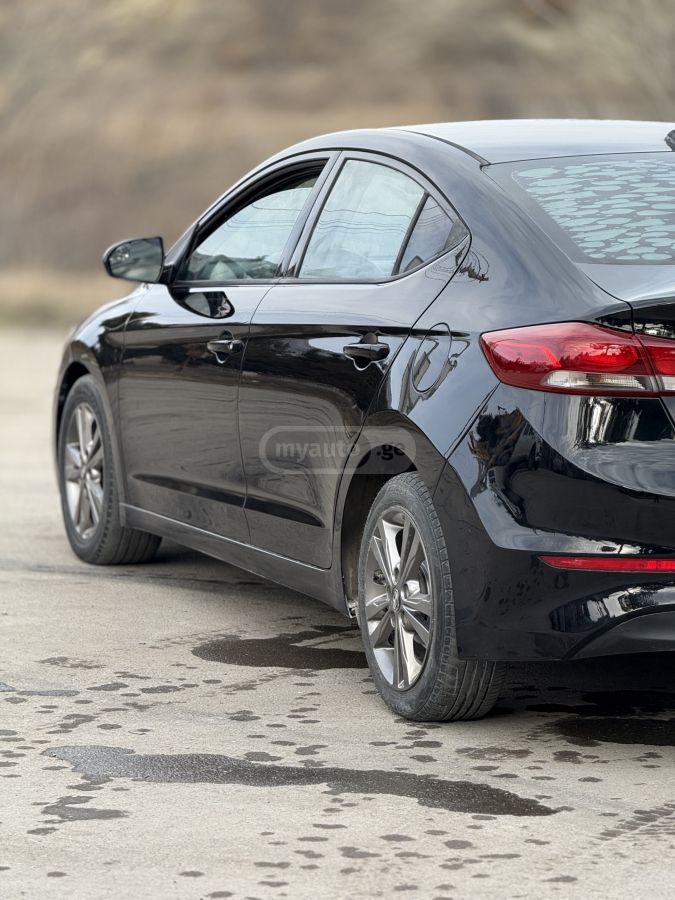 Hyundai Elantra - фото 3