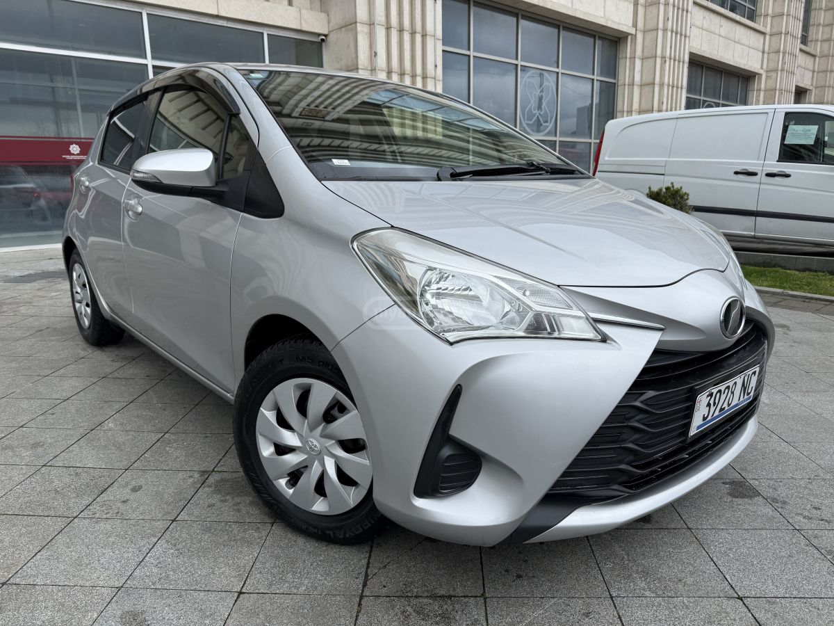 Toyota Vitz - фото 1