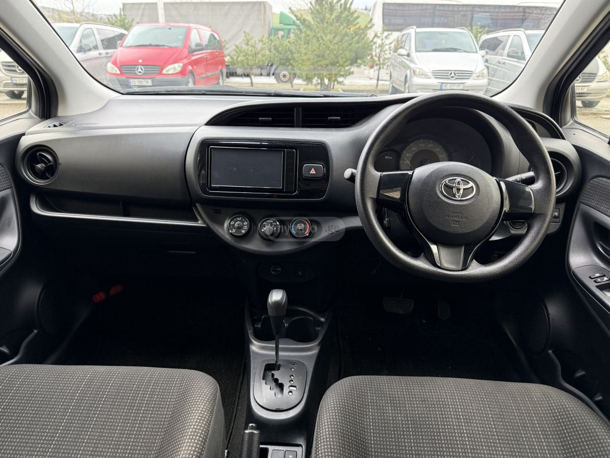 Toyota Vitz - фото 12