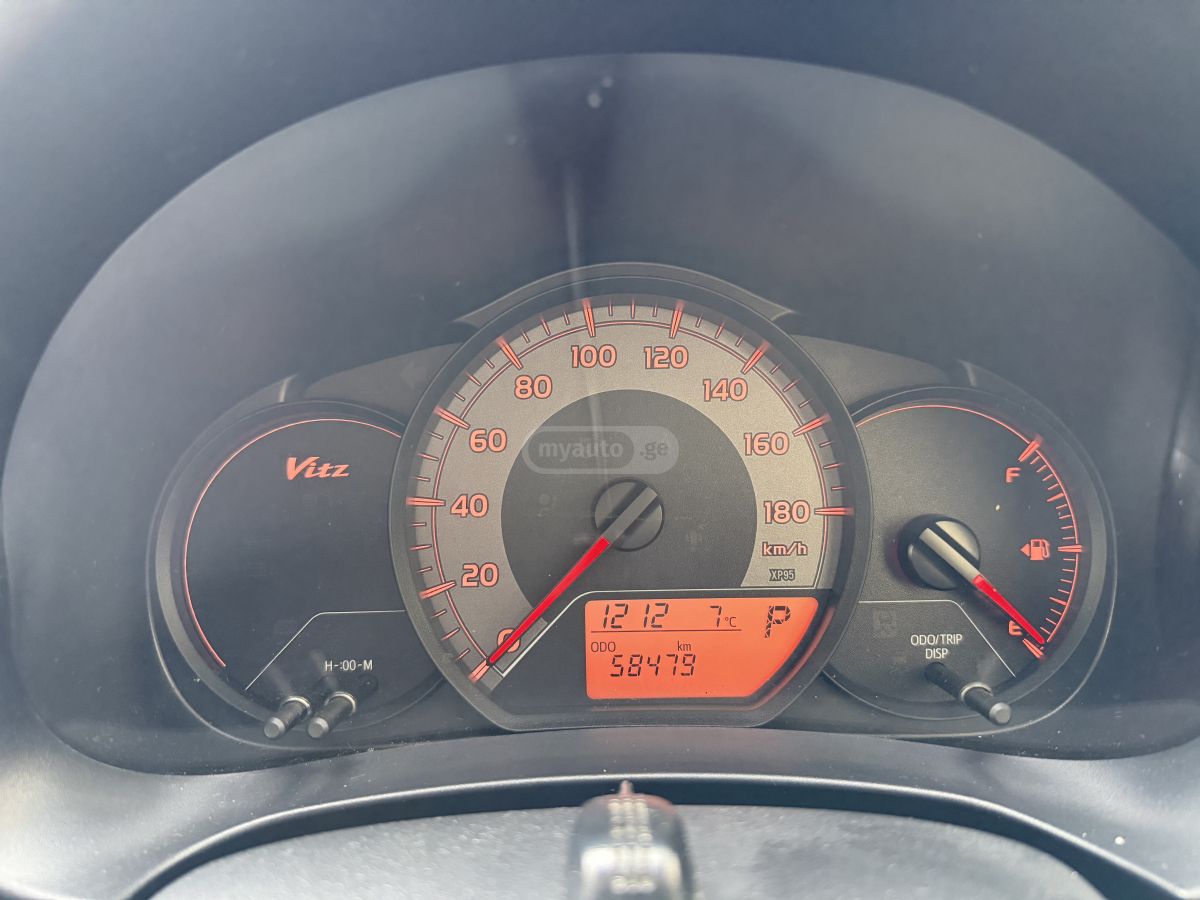 Toyota Vitz - фото 14