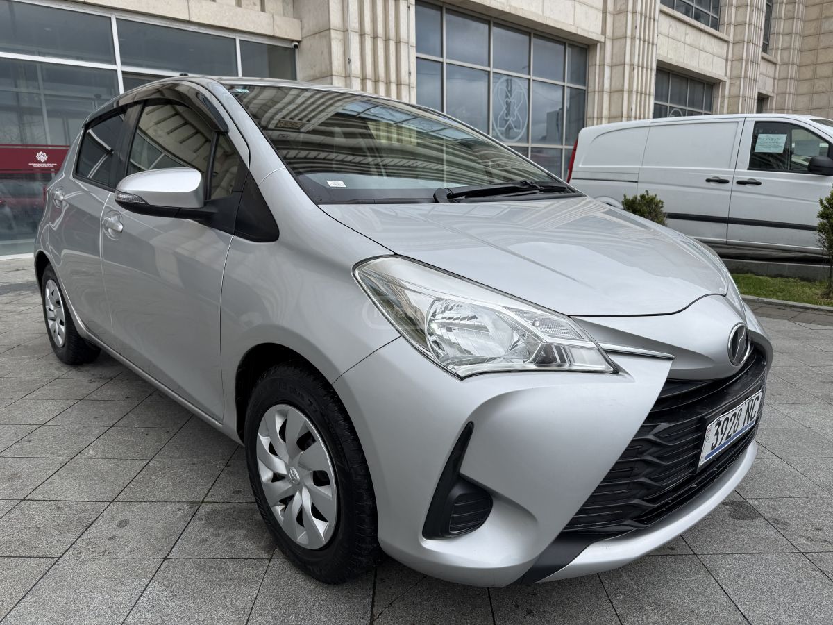 Toyota Vitz - фото 2