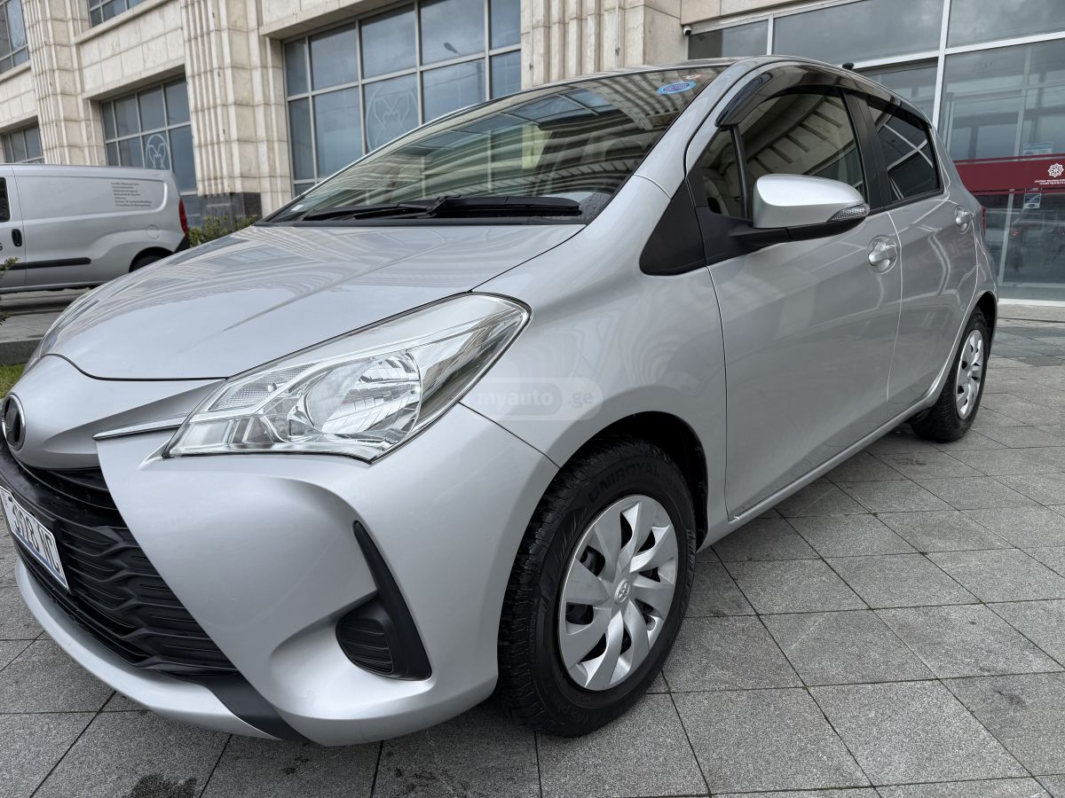 Toyota Vitz - фото 4