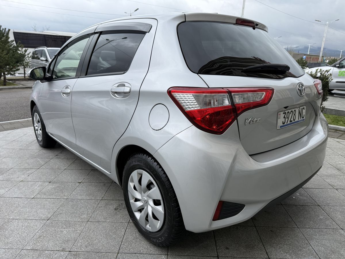 Toyota Vitz - фото 6