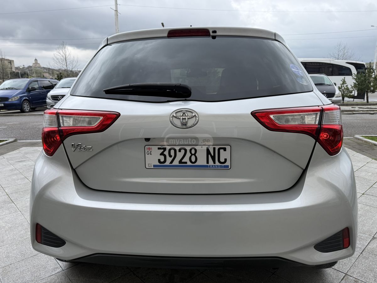 Toyota Vitz - фото 7