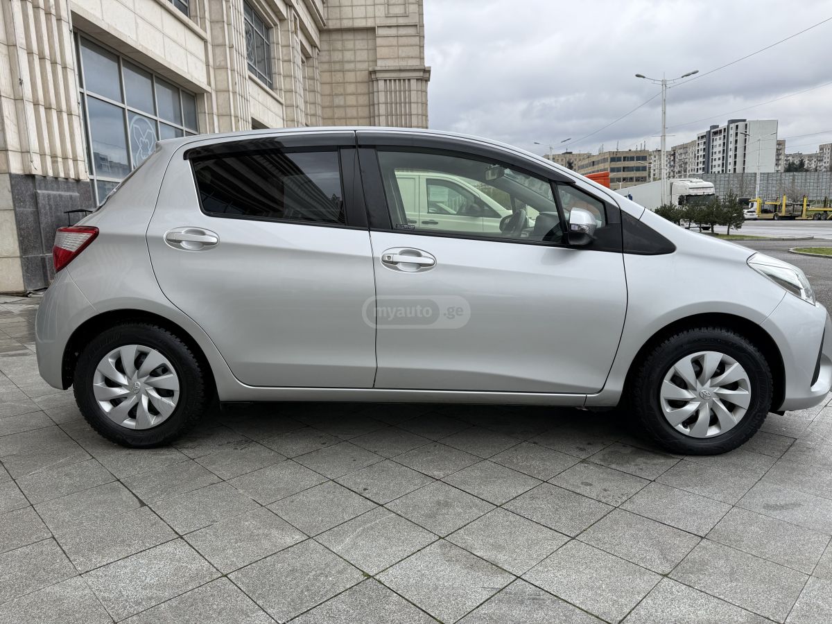 Toyota Vitz - фото 9