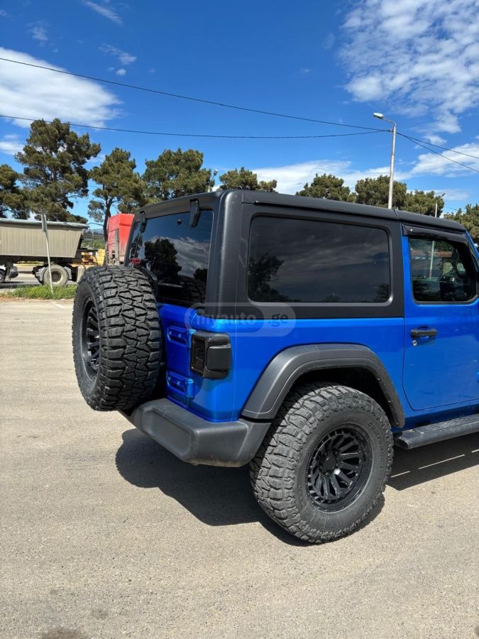 Jeep Wrangler - фото 6